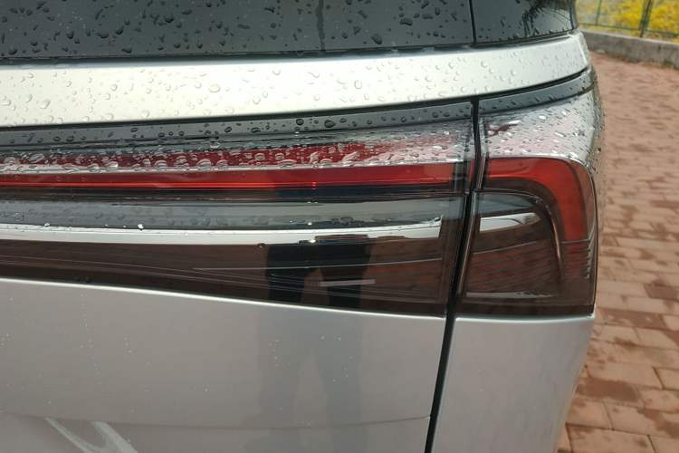 Used Buick GL8 New Energy 2025 Lu Shang Smart Enjoyment Edition 7-Seater Right Rear Taillight