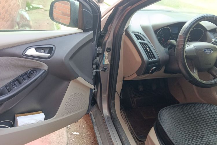 Used Ford Focus 2012 Sedan 1.6L Manual Comfort Model
