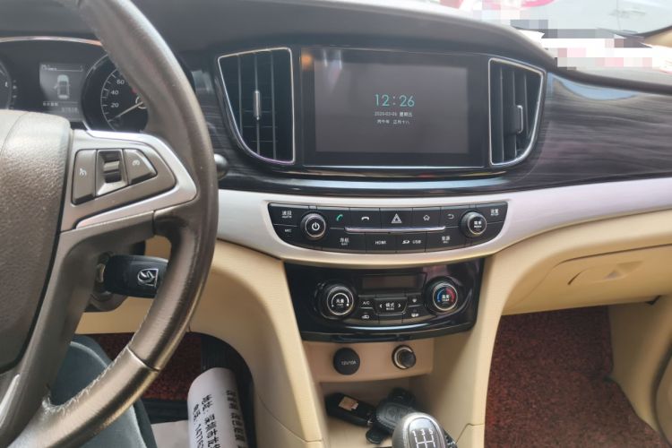 Used Baojun 730 2016 1.5L Manual Luxury Edition 7 Seats Audio And AC Panel