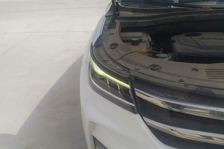 Used Dongfeng Fengon ix7 2020 2.0 TGDI Automatic Two-Wheel Drive Urban Luxury Edition Right Front Headlight