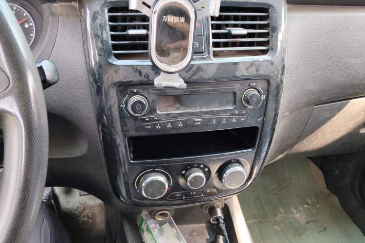 Used Wuling Rongguang V 2016 1.5L Standard Version Audio And AC Panel