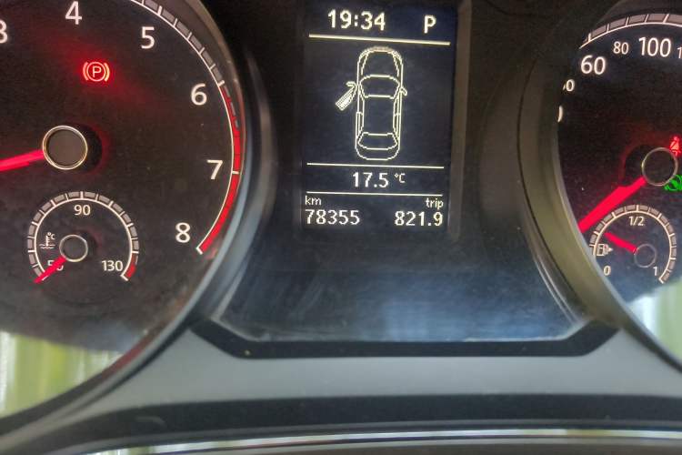 Used Volkswagen Passat 2017 280TSI DSG Luxury Edition Odometer Close Up