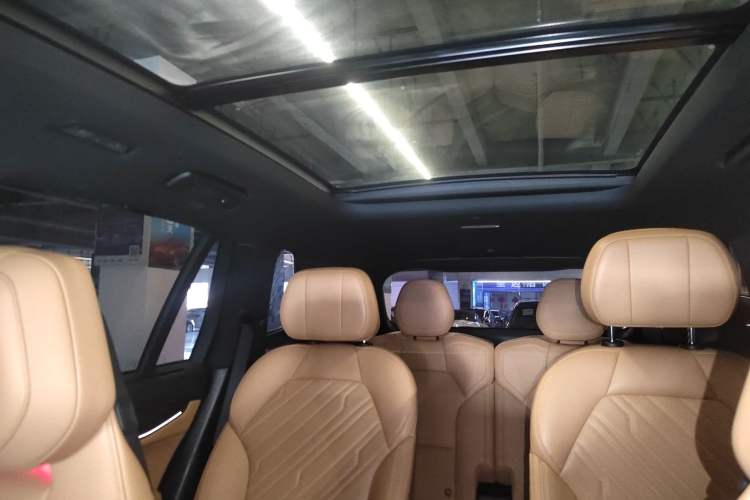 Used Lynk & Co 09 2021 2.0T Halo Six-Seater
