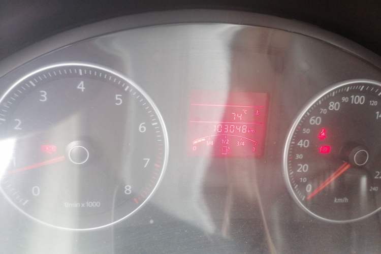 Used Volkswagen Bora 2012 1.6L Manual Comfort Model Odometer Close Up