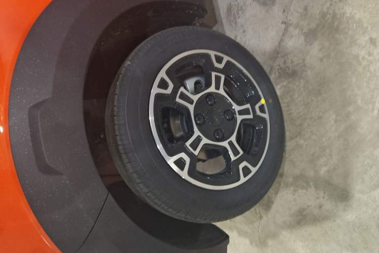 Used Geely Galaxy Panda 2025 210km Panda Rider Left Front Wheel Hub