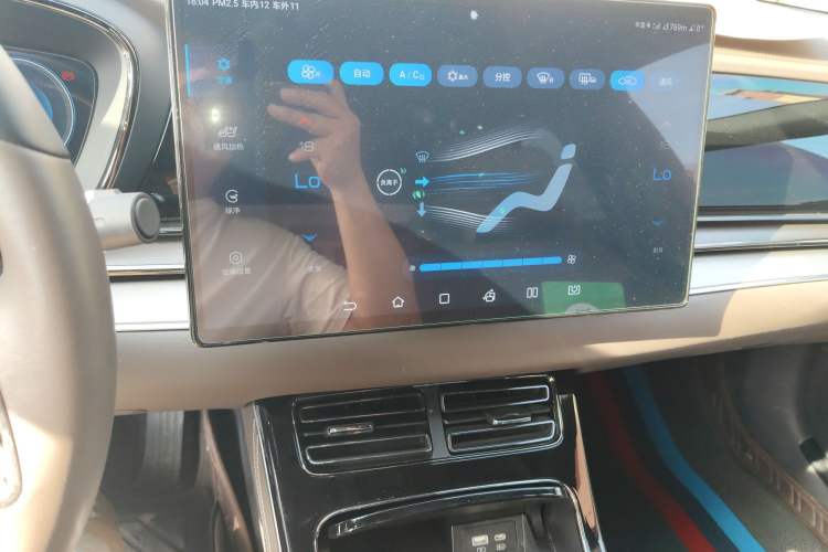 Used BYD Han 2022 EV Genesis Edition 715KM Front-Wheel-Drive Prestige Model Audio And AC Panel