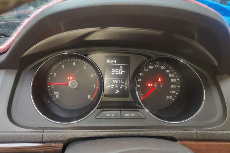 Used Volkswagen Lavida 2015 1.6L Manual Comfort Edition Instrument Cluster