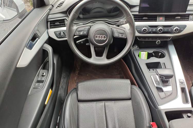 Used Audi A4L 2020 40 TFSI Fashion Dynamic Model Steering Wheel