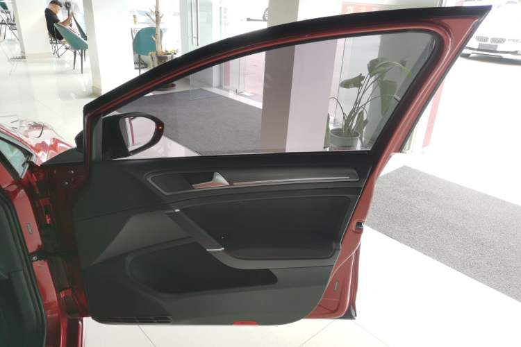 Used Volkswagen Golf 2017 1.6L Automatic Comfort Million-Vehicle Anniversary Edition