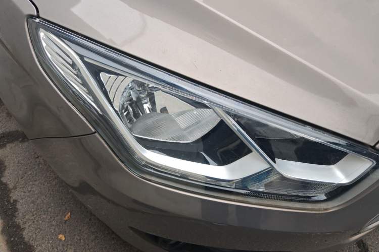 Used Ford Escort 2015 1.5L Manual Comfort Model Right Front Headlight