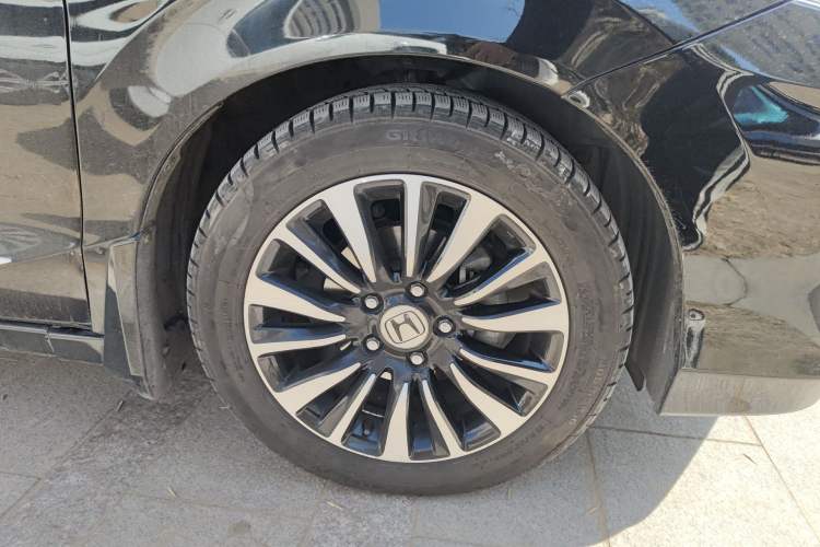 Used Honda Crider 2013 1.8L automatic luxury edition Right Front Wheel Hub