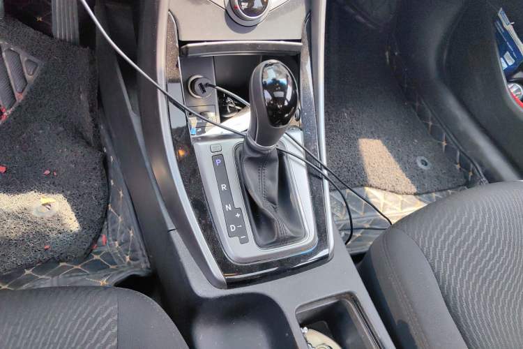 Used Hyundai Elantra (5th Generation / Langdong) 2015 1.6L Automatic Leading Model Gear Lever