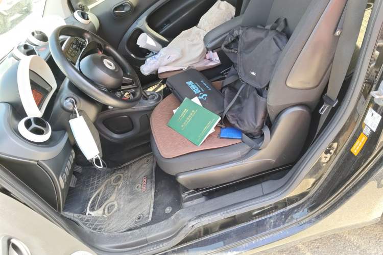 Used smart fortwo 2015 1.0L 52 kW hardtop Dynamic version
