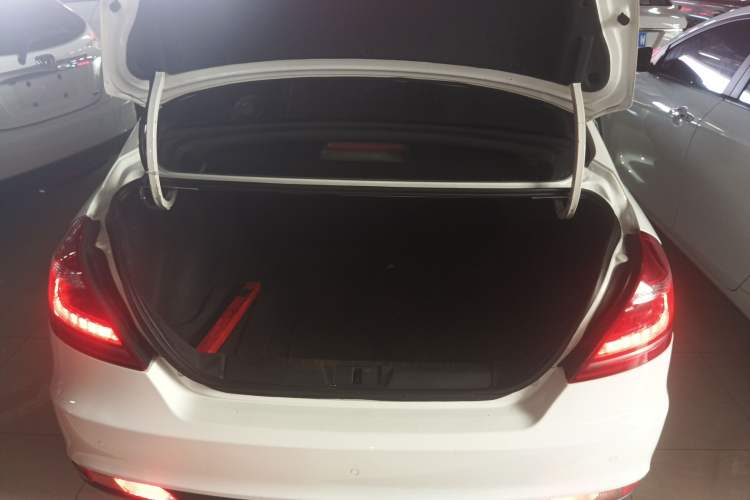 Used Geely Auto Emgrand 2016 Sedan 1.5L CVT Upward Version
