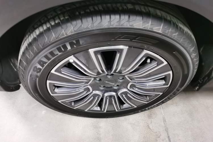 Used JETOUR X70 PLUS 2025 1.5T ZhiZhen Pailong Edition 7-Seater
