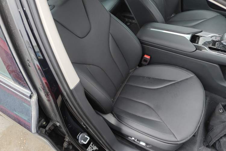 Used Hongqi E-QM5 2021 Online Booking Charging Basic Edition 5 Seats