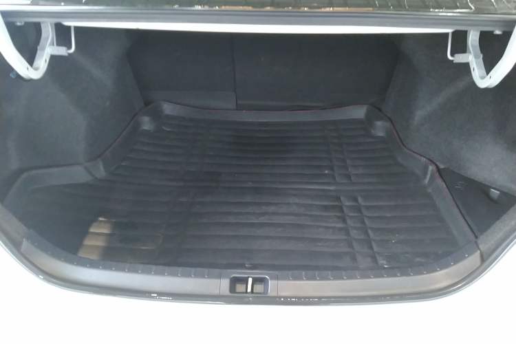 Used Toyota Levin 2017 Revised 185T CVT Leading Edition China V Standard Trunk