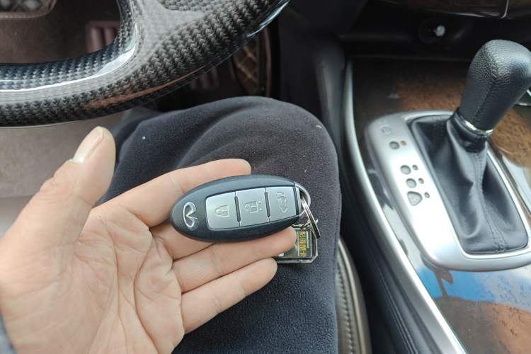 Used Infiniti QX60 2014 2.5 S/C Hybrid Two-Wheel Drive Excellence Edition Vehicle Key