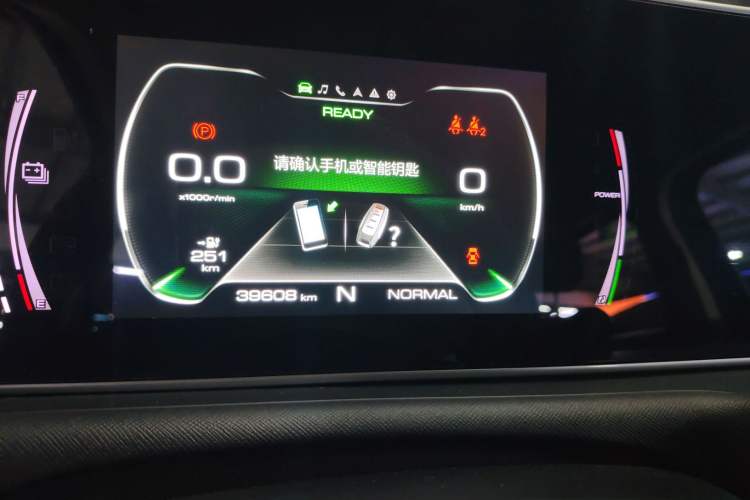 Used ORA White Cat 2022 Xiaoyue Mao Edition 360 km Luxury Model Lithium NMC