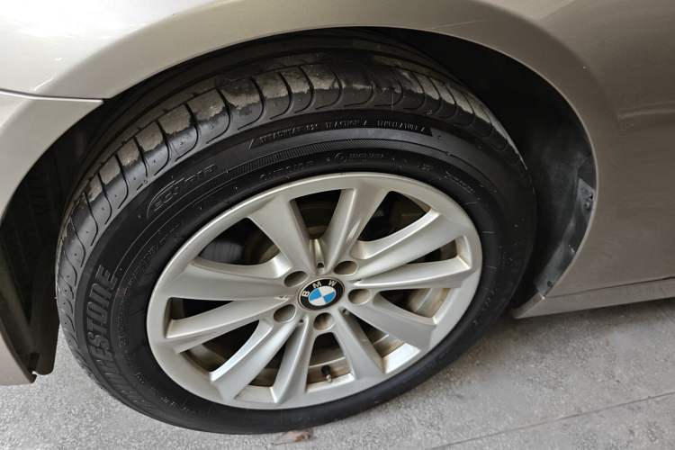 Used BMW 5 Series 2014 520Li Elegant Model
