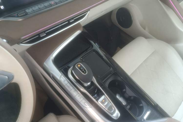 Used VOYAH FREE 2021 Four-Wheel Drive Extended-Range First Edition Commemorative Edition Exclusive Luxury Package Gear Lever