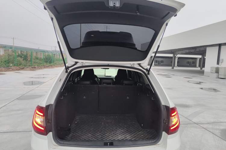 Used Skoda Octavia 2019 Station Wagon TSI230 DSG Luxury Edition China VI Standard