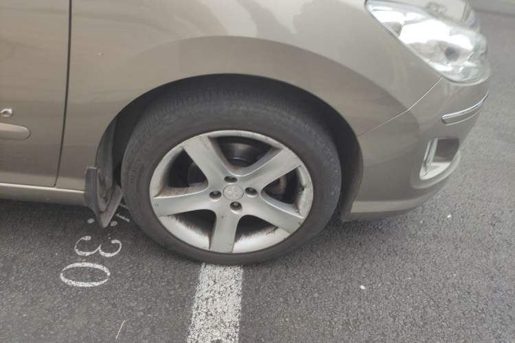 Used Peugeot 408 2013 2.0L Manual Comfort Edition Right Front Wheel Hub