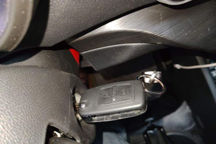 Used CHANGAN KAICHENG Ruixing M60 2023 1.6L CNG Comfort-Grade 6-Seater Passenger Vehicle