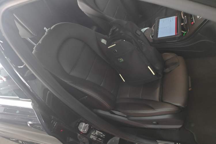 Used Mercedes-Benz GLC 2020 Facelift GLC 260 L 4MATIC Luxury Edition
