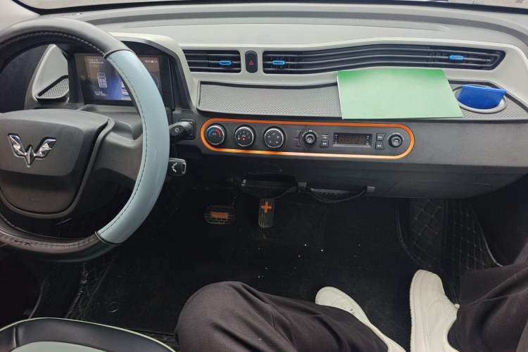 Used Wuling Hongguang MINIEV 2020 Enjoyment Model Lithium Iron Phosphate Center Console