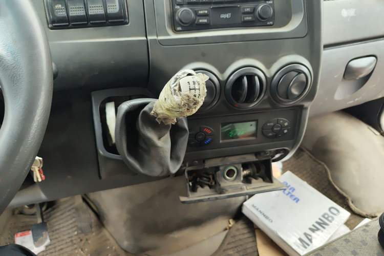 Used Iveco Power Daily 2012 2.5T-A32 Base Version Gear Lever