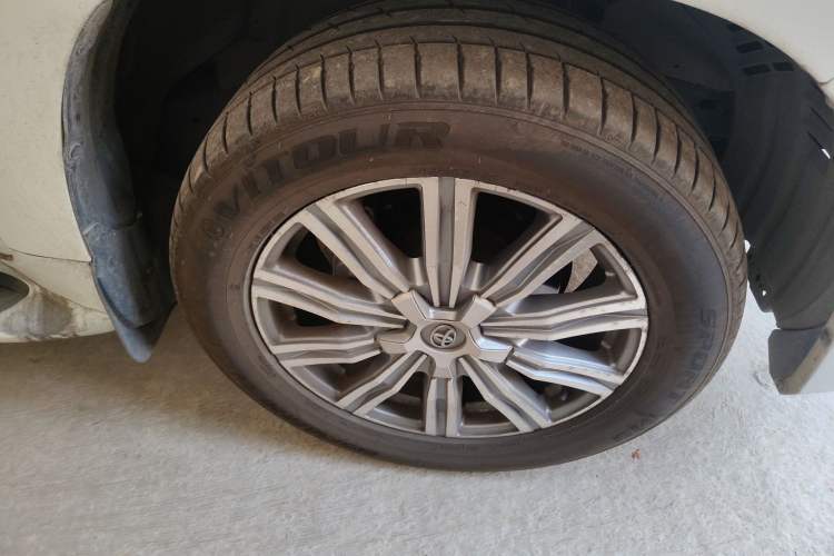 Used Toyota Land Cruiser 2015 4.0L V6 Middle East Low-Trim Version Right Front Wheel Hub