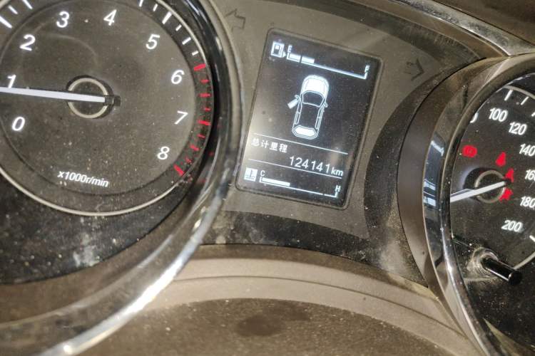 Used Baojun 730 2016 1.5L Manual Comfort Version 7 Seats China V Emission Standard Odometer Close Up