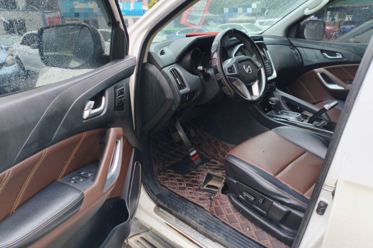 Used JMC Yusheng S350 2017 2.0T Automatic 2WD Diesel Luxury Version with Sunroof 5 Seats
