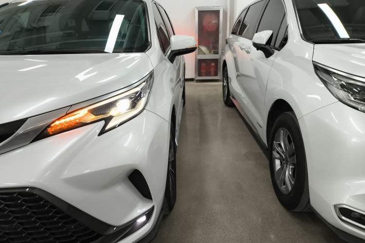 Used Toyota Granvia 2023 2.5L Hybrid Luxury Edition
