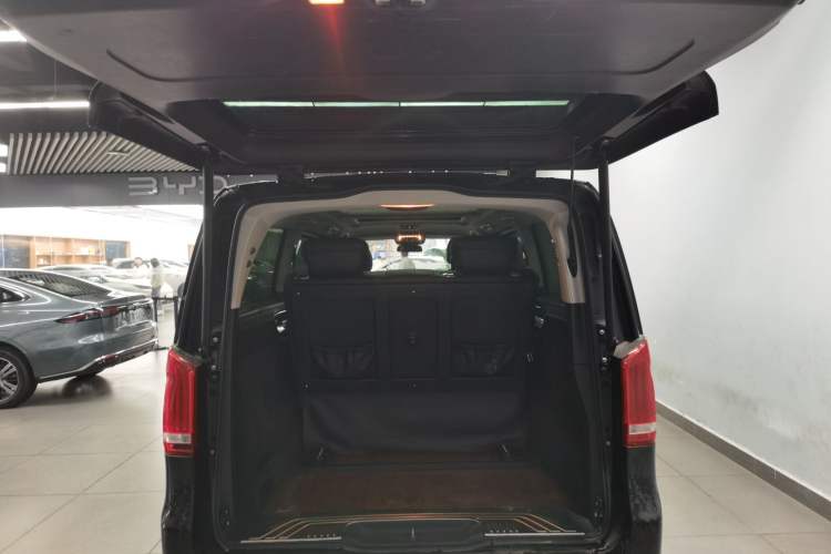 Used Mercedes-Benz V-Class 2020 V 260 L Long-wheelbase Luxury Edition Trunk