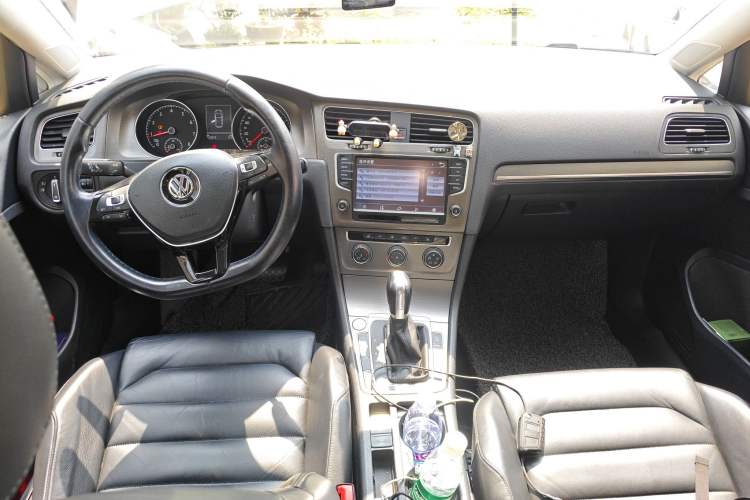 Used Volkswagen Golf 2015 1.4TSI Automatic Luxury Model
