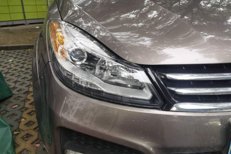 Used JMC Yusheng S350 2013 2.4T Automatic 2WD Diesel Luxury Edition 5 Seats