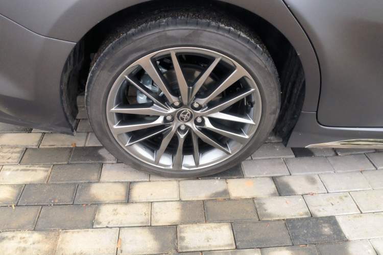 Used Toyota Camry 2025 Dual-Motor 2.0 HXS Glory Edition
