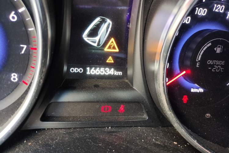 Used Hyundai Grand SantaFe 2013 3.0L 7-Seater Four-Wheel-Drive Comfort Edition Odometer Close Up