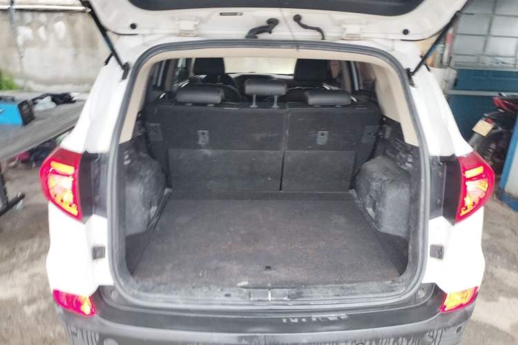 Used BYD Song 2018 1.5TID Automatic Smart Connect Prestige Model Trunk