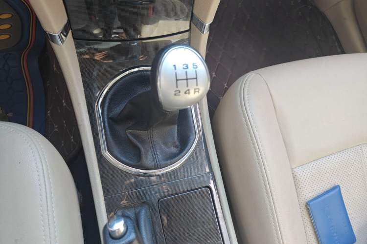 Used Zotye Z300 2016 New Vision 1.5L Manual Entry-Level Model