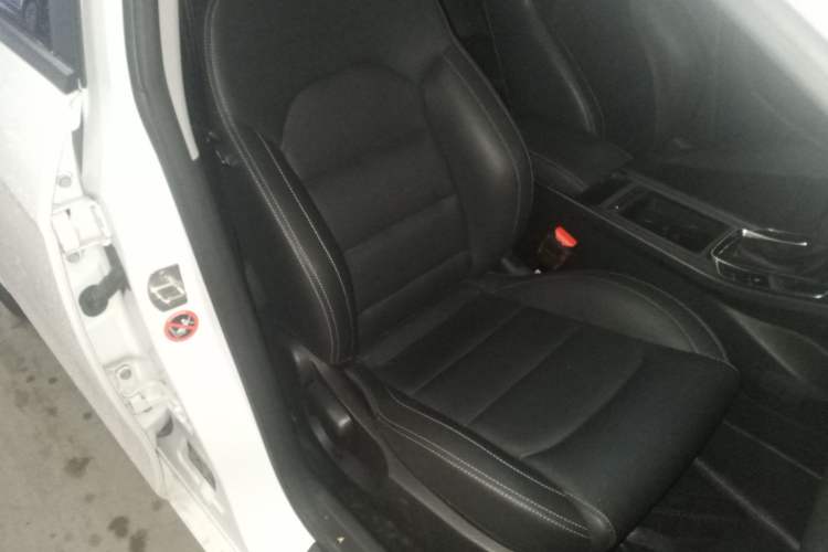 Used Geely Auto Emgrand 2019 Leading Edition 1.5L CVT Luxury Model China VI Standard
