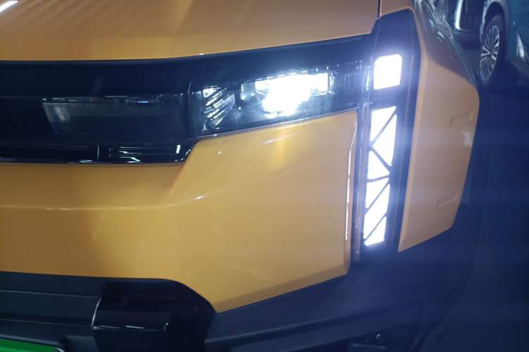 Used Chery Fulwin X3L 2025 Model 205 All-Wheel Drive High-Energy Edition Left Front Headlight