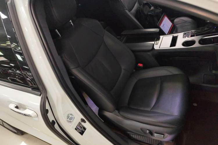 Used Toyota Sienna 2023 2.5L Hybrid Deluxe Edition
