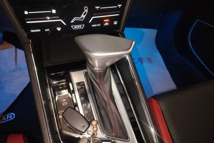 Used Venucia T60 2020 1.6L CVT Smart Drive Version China VI Standard
