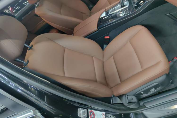 Used BMW 5 Series 2014 520Li Elegant Model
