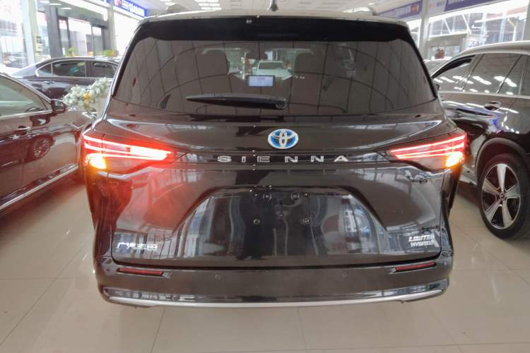 Used Toyota Sienna 2021 2.5L Hybrid Premium Edition
