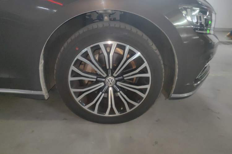 Used Volkswagen Phideon 2019 380TSI Two-Wheel Drive Business Edition China VI Standard
