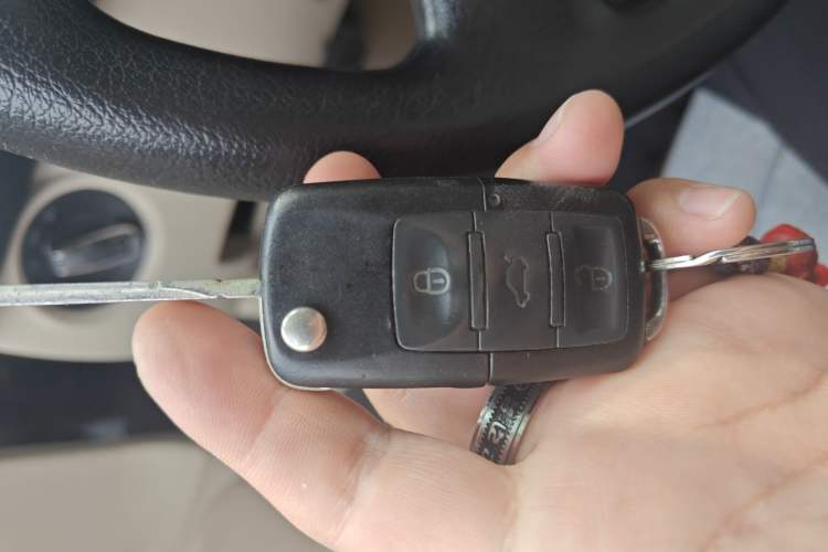 Used Volkswagen Passat 2009 2.0L MFI Manual Luxury Edition